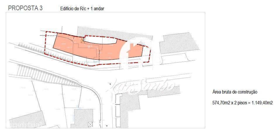 Terreno Para Construção Em Altura , Com Uma Moradia Em Ruína.