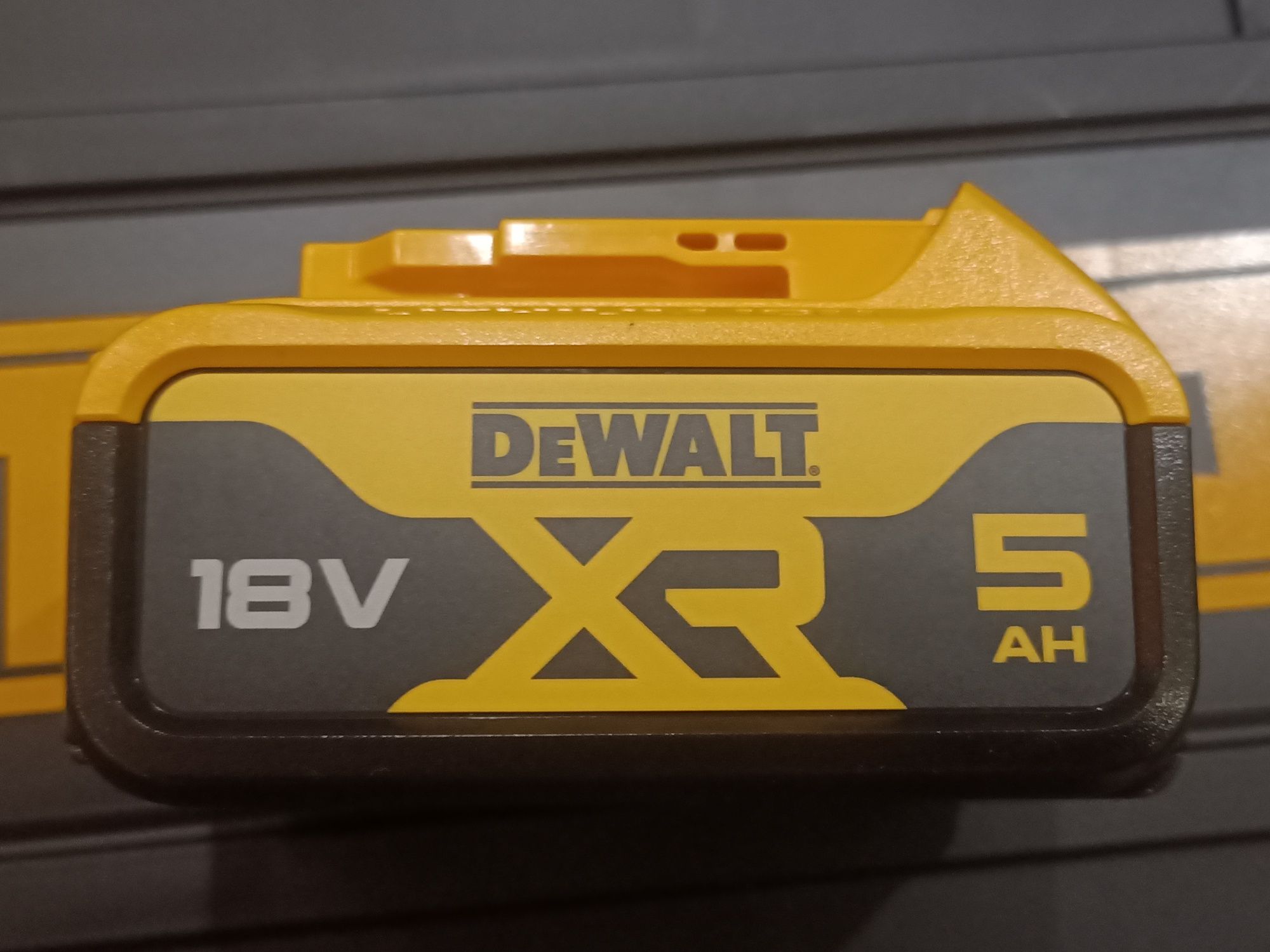 Bateria nowa 24r oryginalna DeWalt dcb184 18v5ah