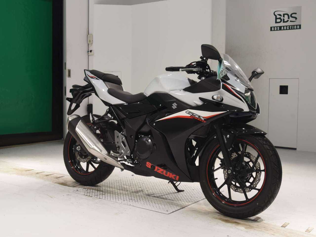 Купить японский мотоцикл Suzuki GSX 250R, мотосалон Артмото Полтава