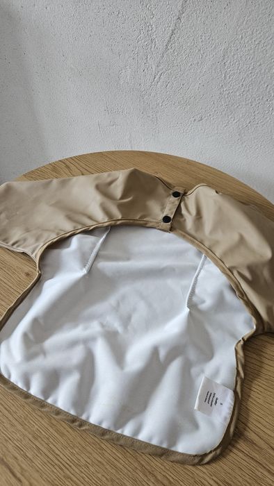 Śliniak z rękawami