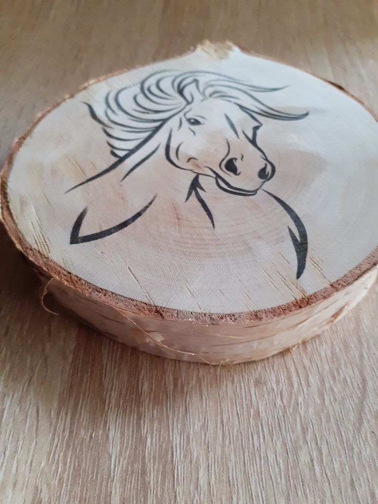 Koń. Dekoracja z drewna