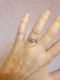 Srebrny pierścionek z cyrkonią