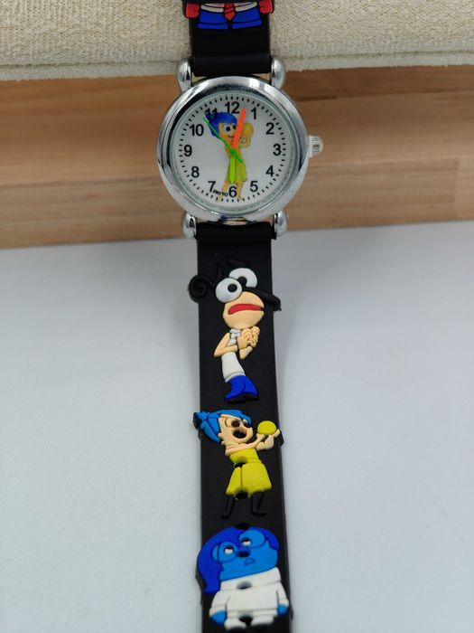 Zegarek silikonowy dla dziecka czarny pasek z postaciami z bajek Super