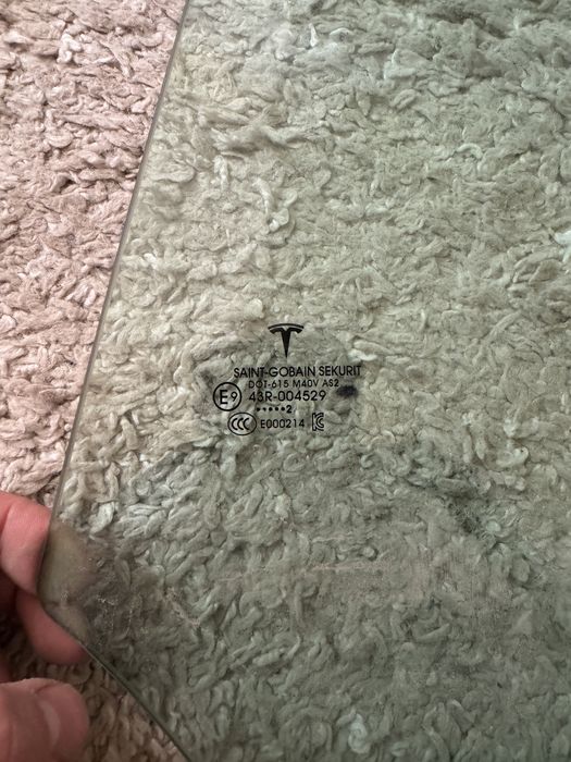 Tesla Model 3 2022 , скло , проводка