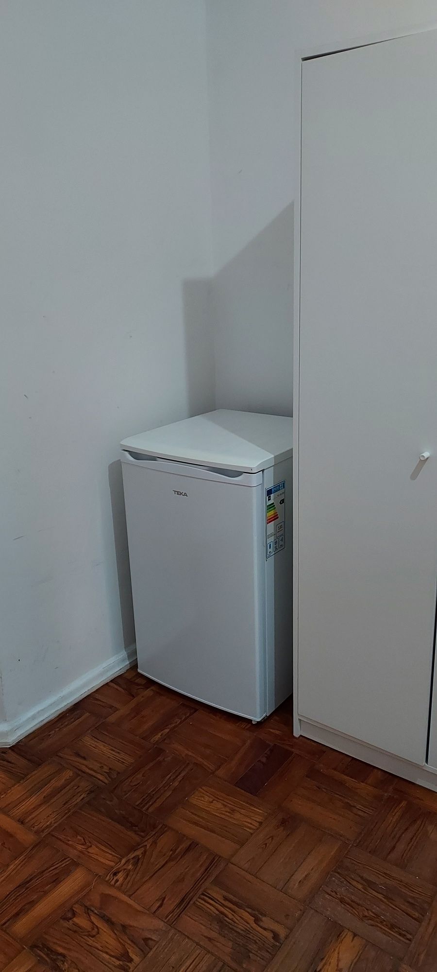 Quarto p/ Rapariga,  casa de banho privativa e frigorifico particular