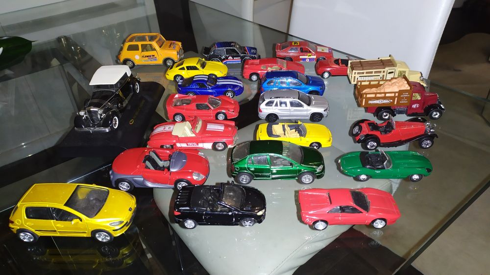 Coleção de 22 carros várias marcas