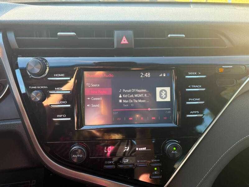 Toyota Camry SE      2018