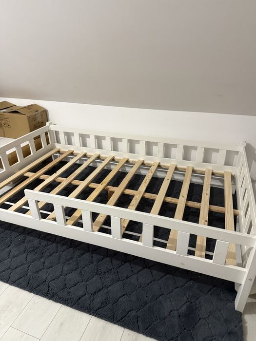 Łóżko dziecięce z barierkami białe 120x200