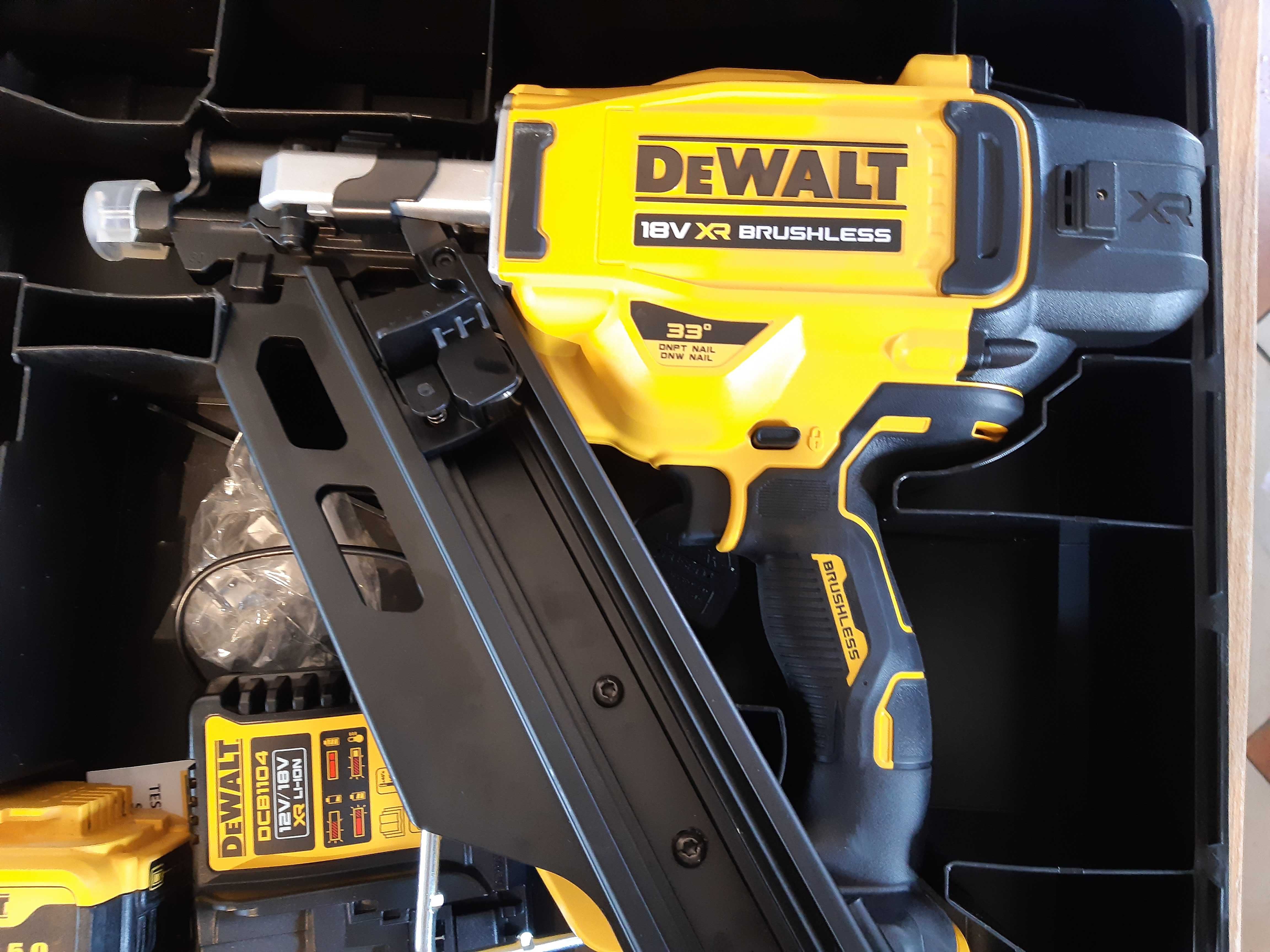 Gwoździarka DeWALT DCN930N 2 x 5Ah 18V XR