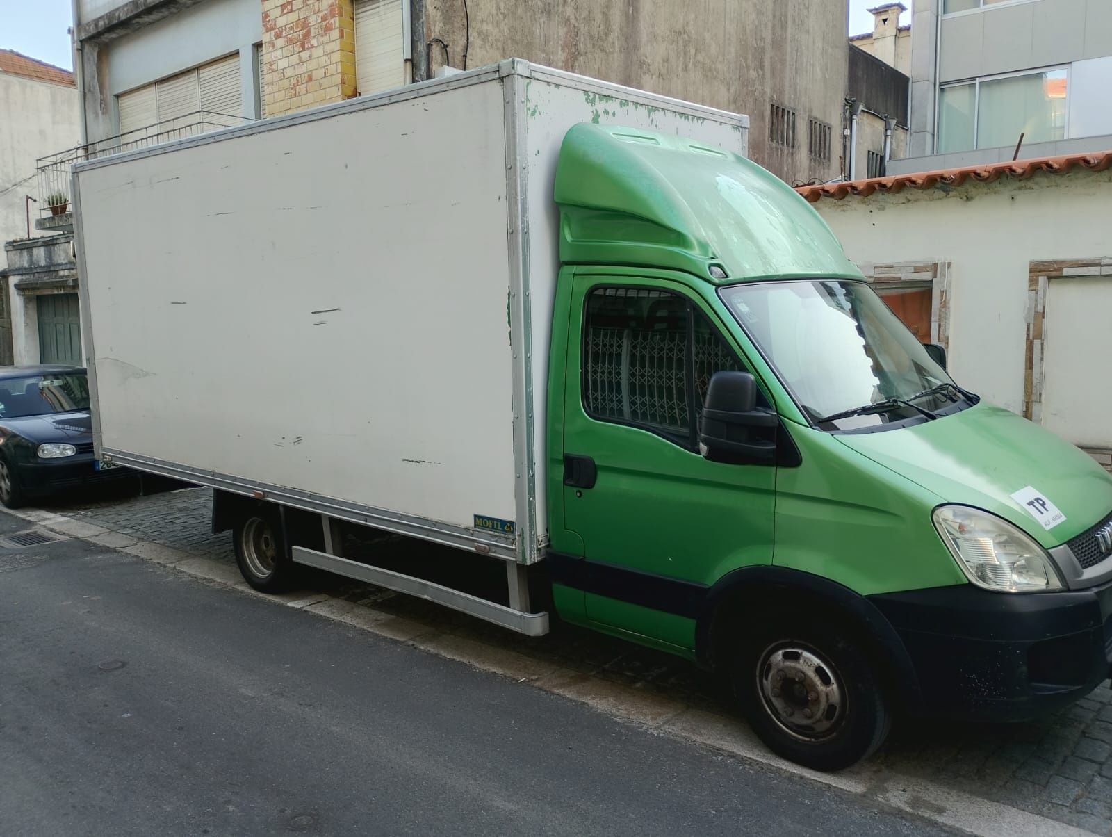 Vendo Iveco com contentor