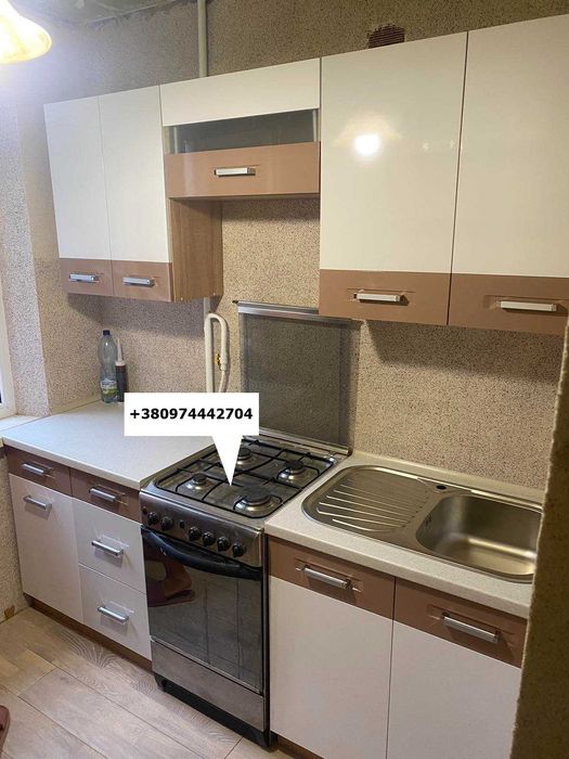 Збірка меблів для дому. Скласти меблі. Зібрати меблі.