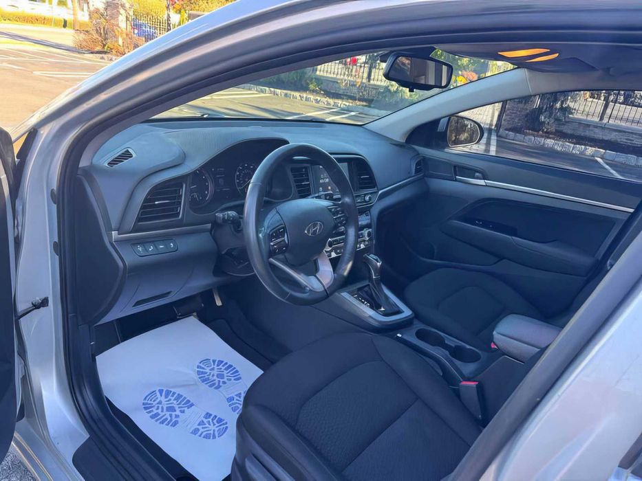 Hyundai Elantra      2019