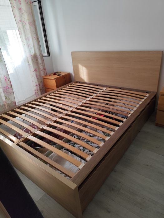 Cama IKEA com estrado e cómoda