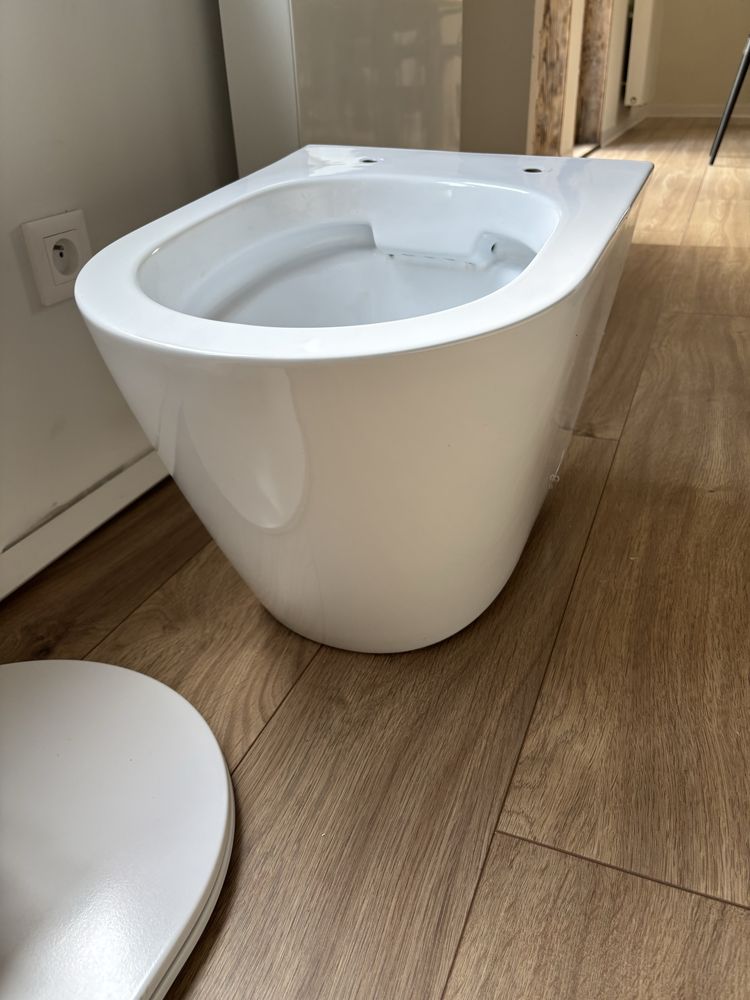 Miska wc bezkołnierzowa wisząca