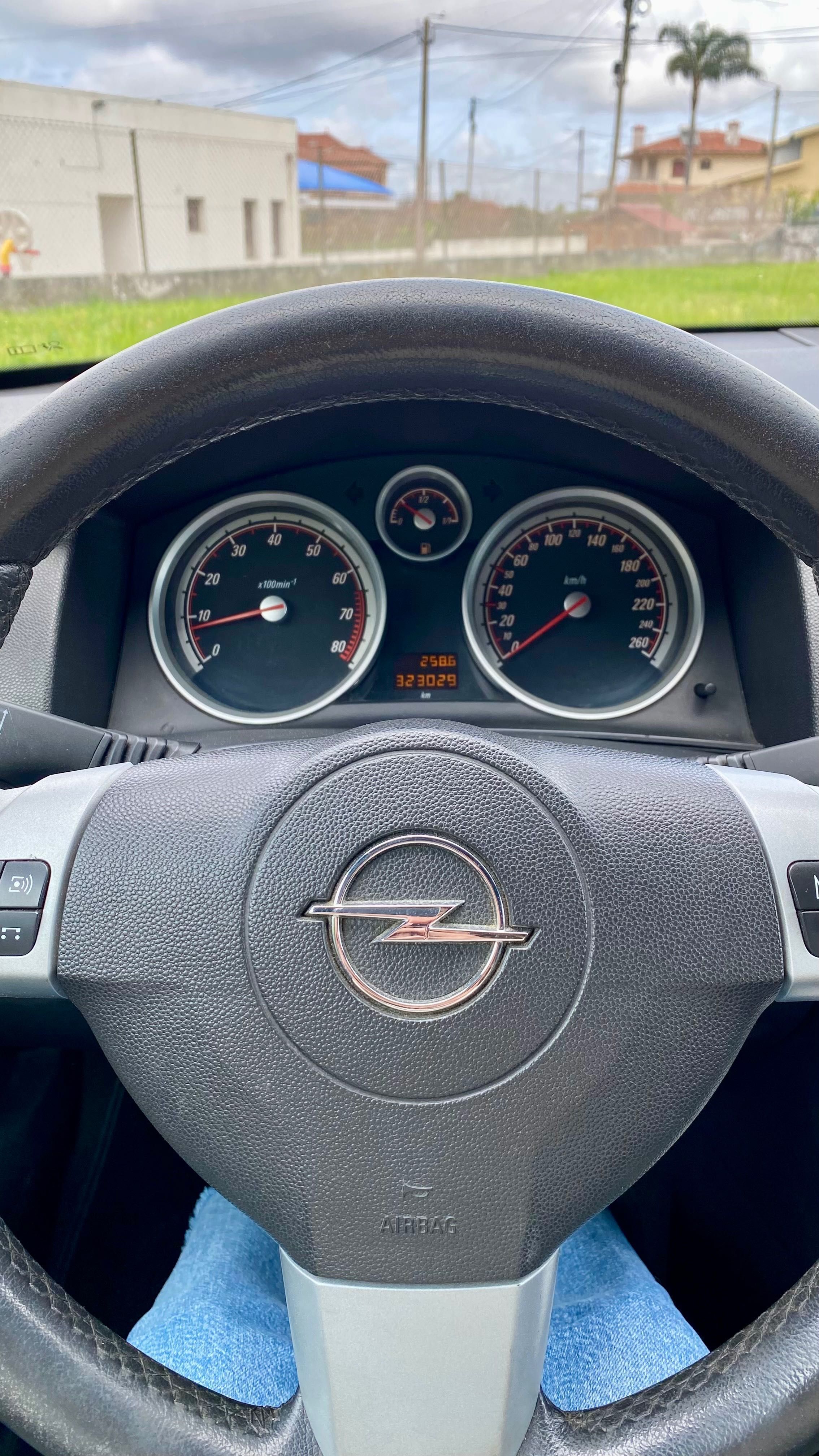 Opel Astra GTC 1.4 Gasolina