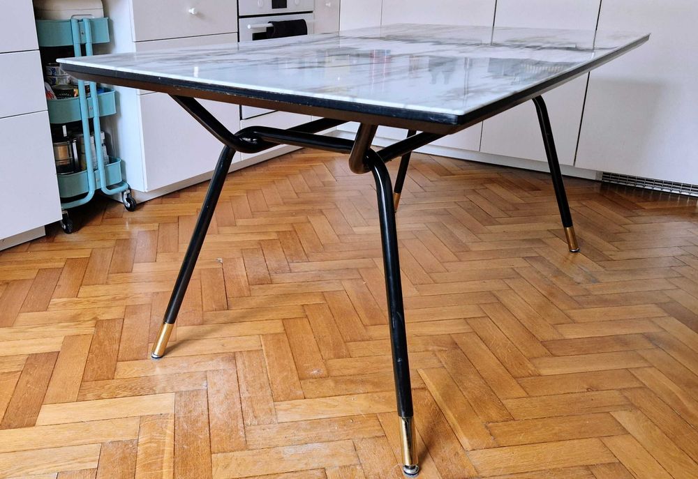 Elegancki stół do jadalni