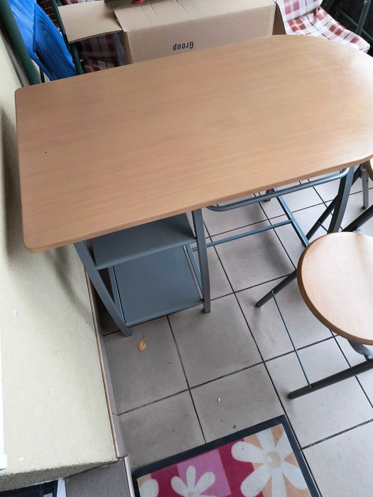 Stół kuchenny z Jysk.