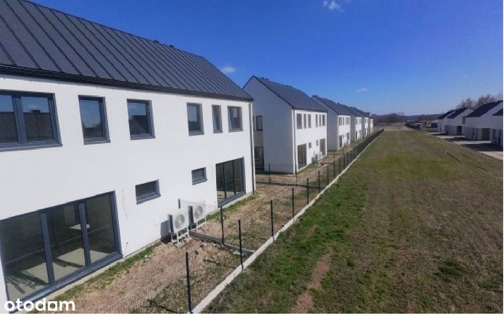 Do sprzedania nowoczesny dom w stanie deweloperskim.