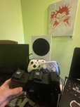 Xbox series s (512gig) / + 2gamepads+ 2 baterii stan bardzo bodry