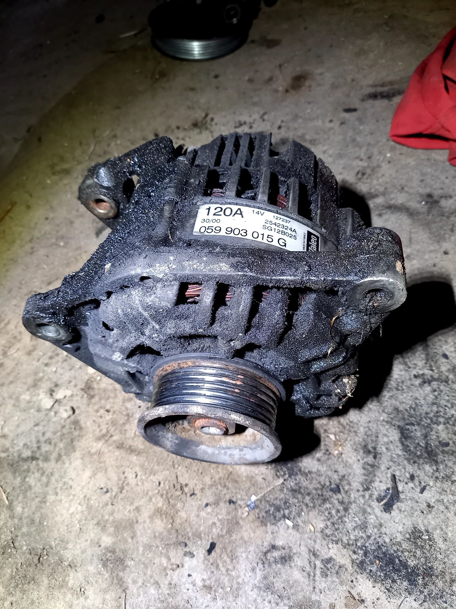 Alternator vw Passat b5 audi a4 b5 a6 c5 a8 skoda superb 2.5 tdi