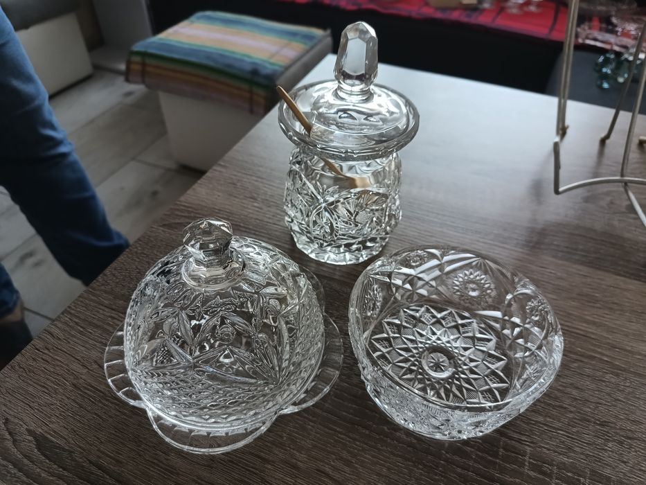 Cukierniczka, maselniczki i miseczka krysztalowa