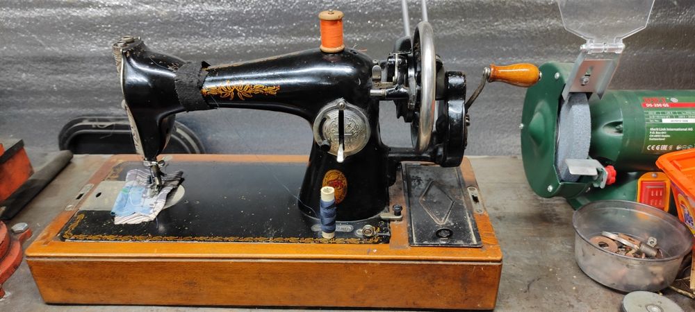 Продам швейную машину