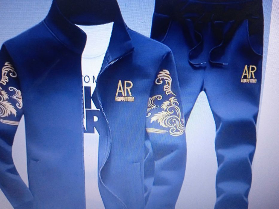 Срочноj  мужской осенне-зимний спортивный костюм