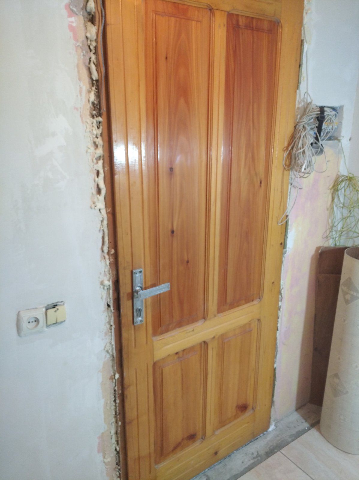 Двері вхідні  дерев'яні з модрини