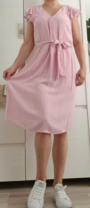 Letnie sukienka w kolorze pudrowego różu C&A.