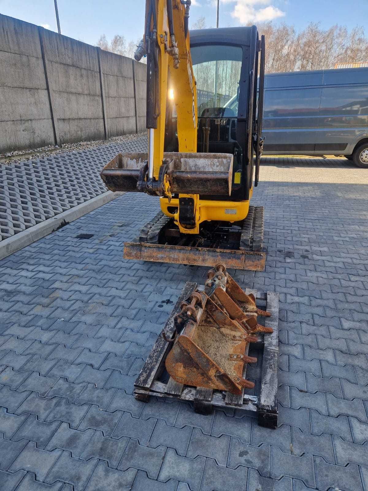 JCB 8018 CST 2180h 3 łyżki