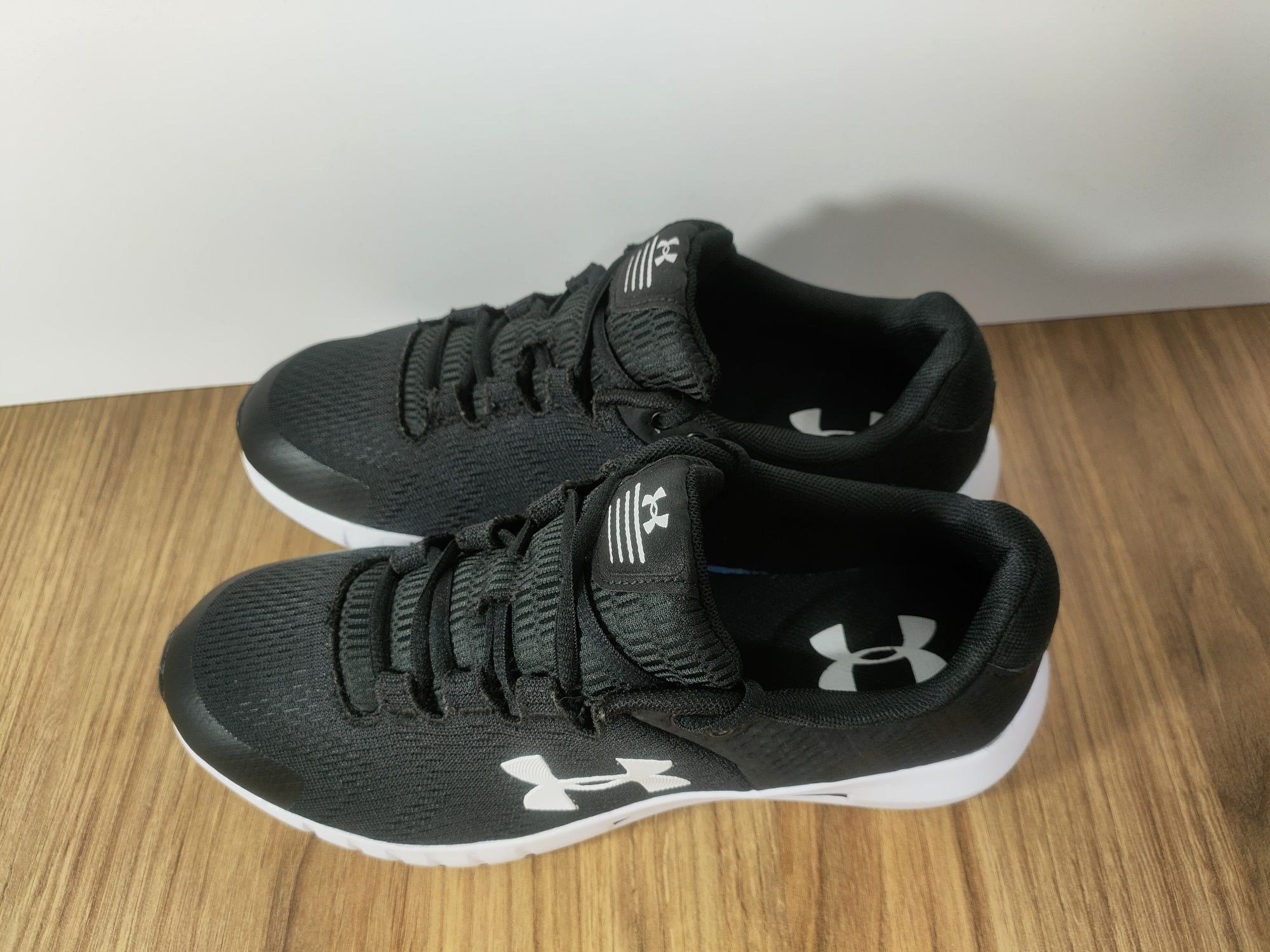Buty Under Armour sneakersy damskie sportowe gym r. 40 26cm