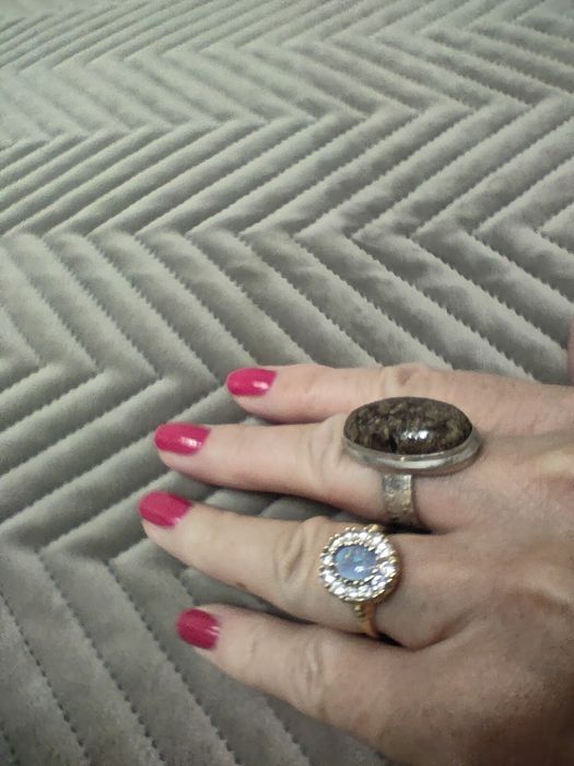 Duży srebrny pierścionek z kamieniem