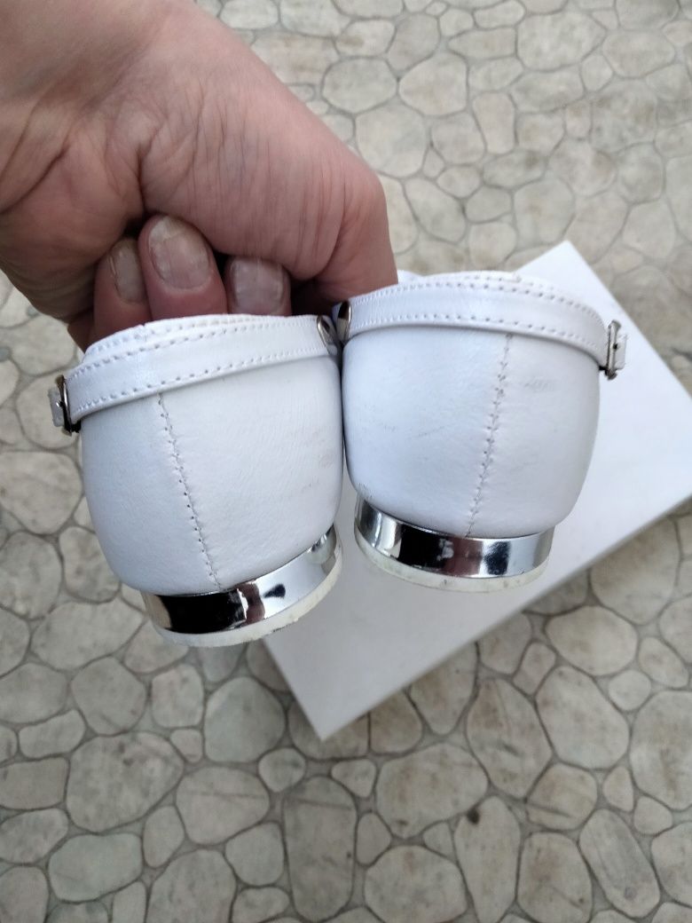 Buty komunijne dla dziewczynki r. 34