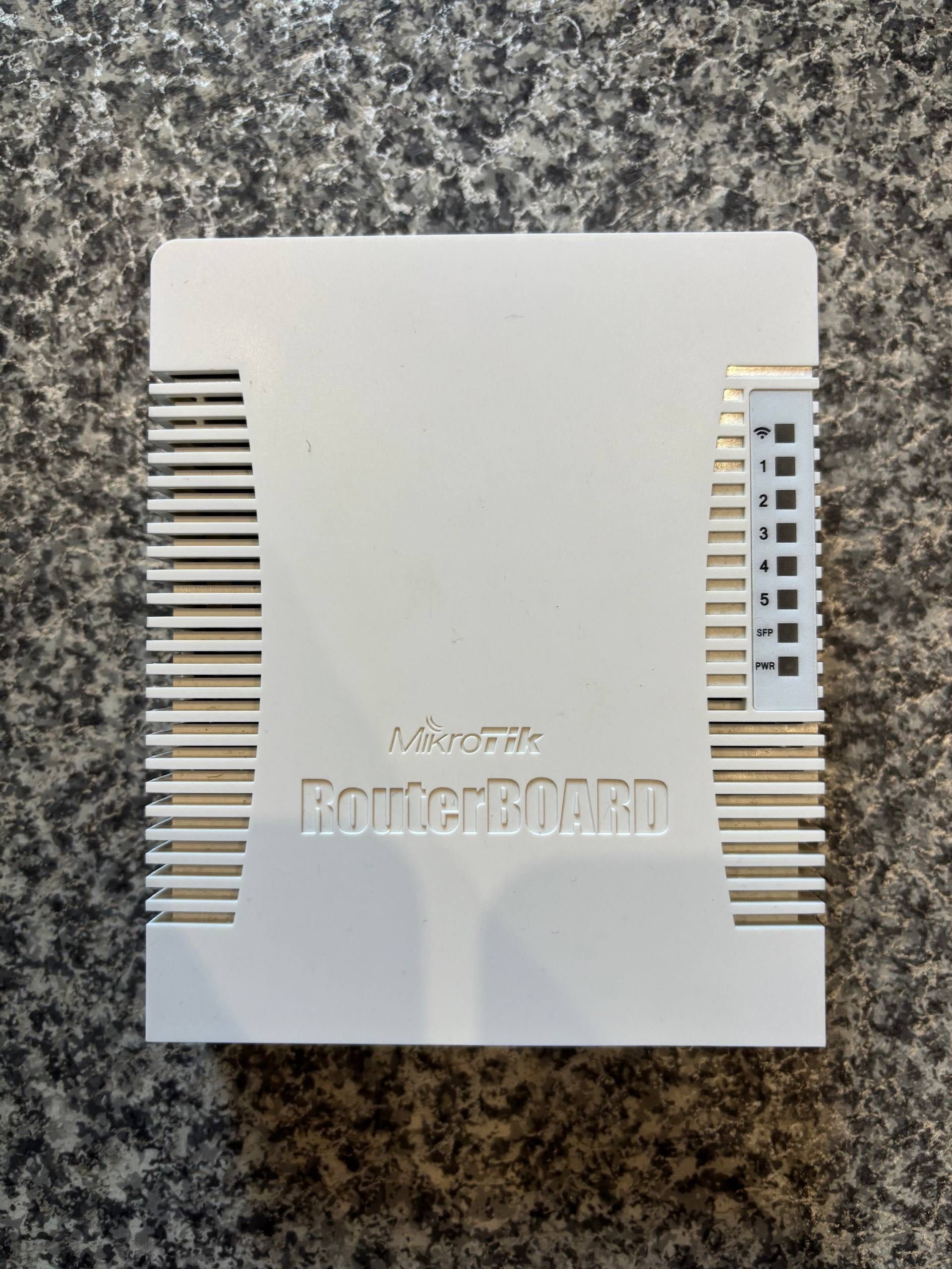 Маршрутизатор MikroTik hAP ac (RB962UiGS-5HacT2HnT)