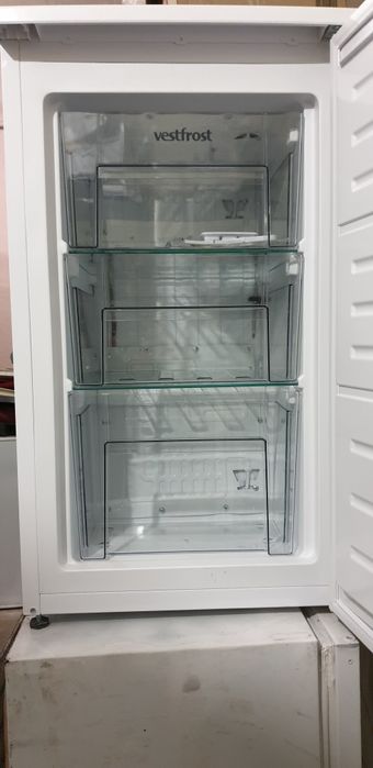 Морозильна камера Vestfrost CMF085W