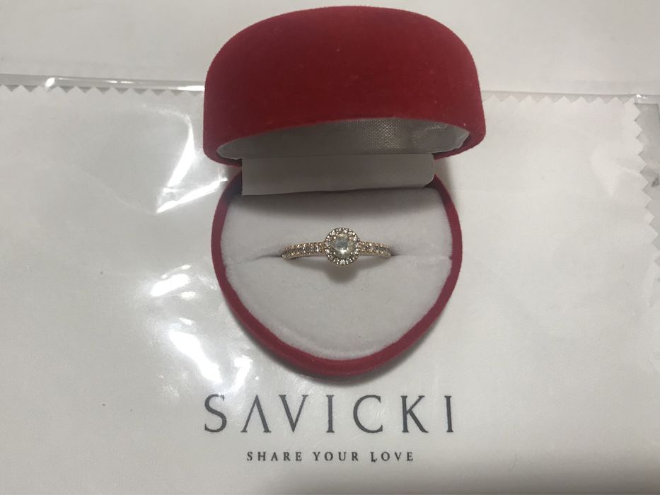 Pierścionek zaręczynowy Savicki, diamenty, szafir Share Your Love
