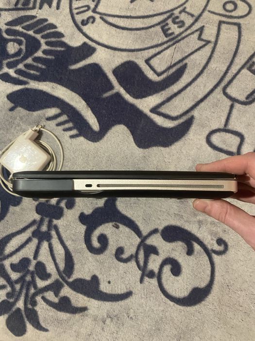 MacBook Pro 13 Дюймів