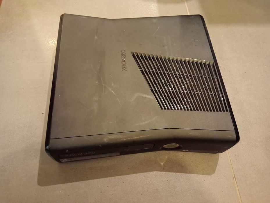 Konsola Xbox 360 Slim S (3)