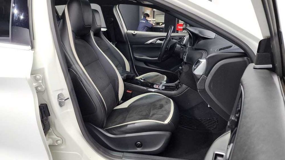 Infiniti Q30 2.0 Premium Sport