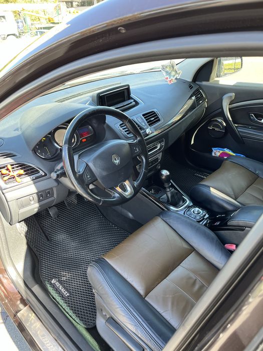 Продам авто в чудовому технічному стіні ,  деталі за телефоном !!