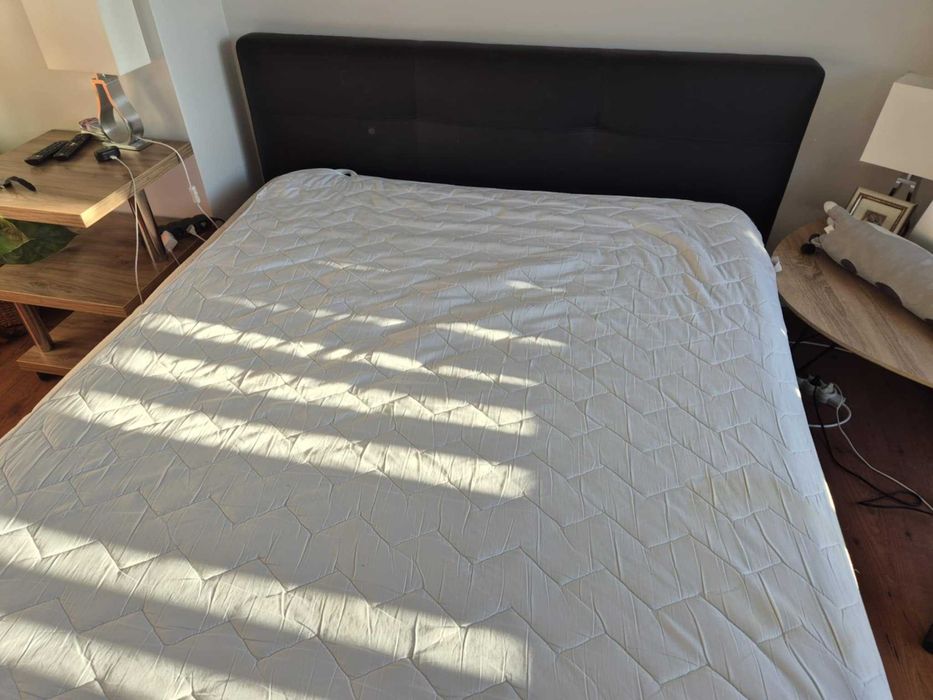 Łóżko z materacem 200 x 160 cm