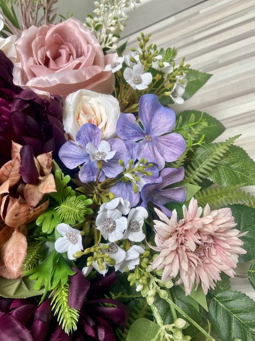 Kompozycja kwiaty sztuczne cmentarz