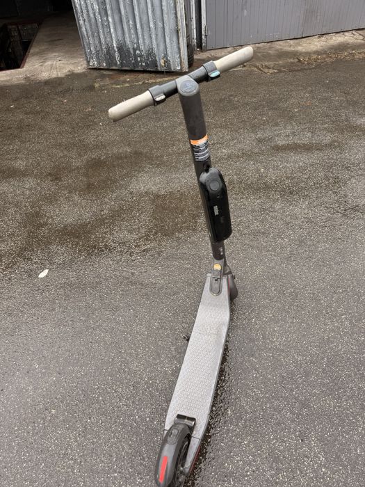 Електросамокат Ninebot KickScooter ES2 або ES4