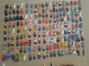 181 minifigurek lego + zwierzęta