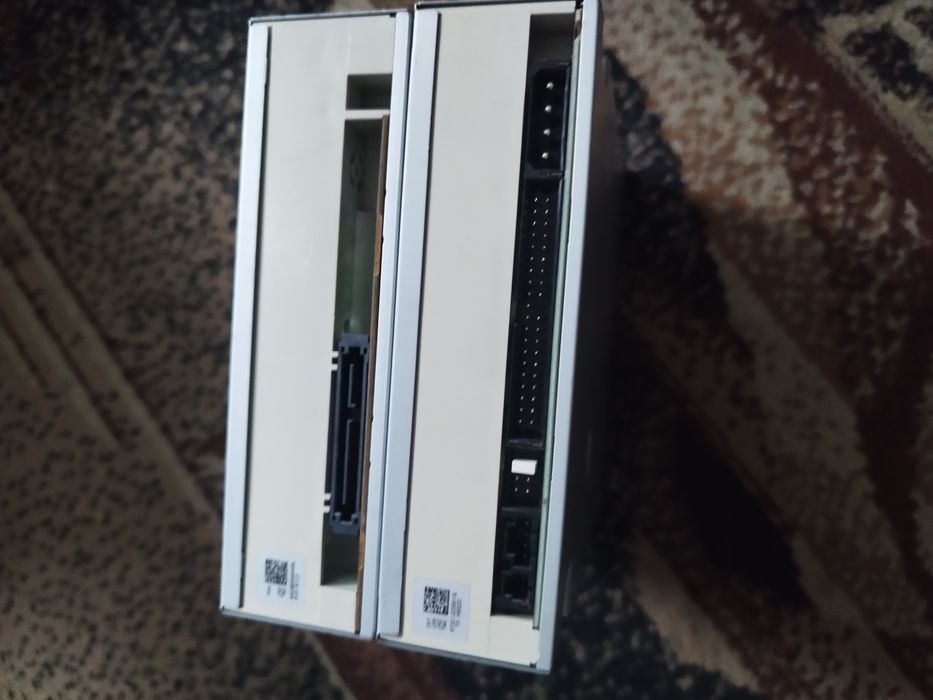 Dwa napędy DVD do PC