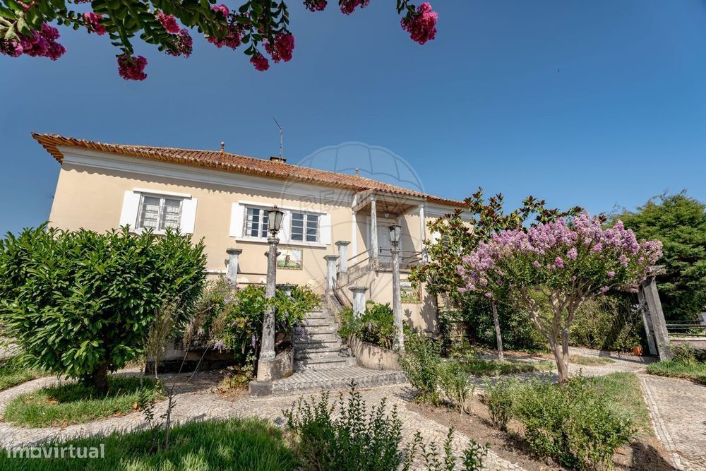 Moradia T4 para venda