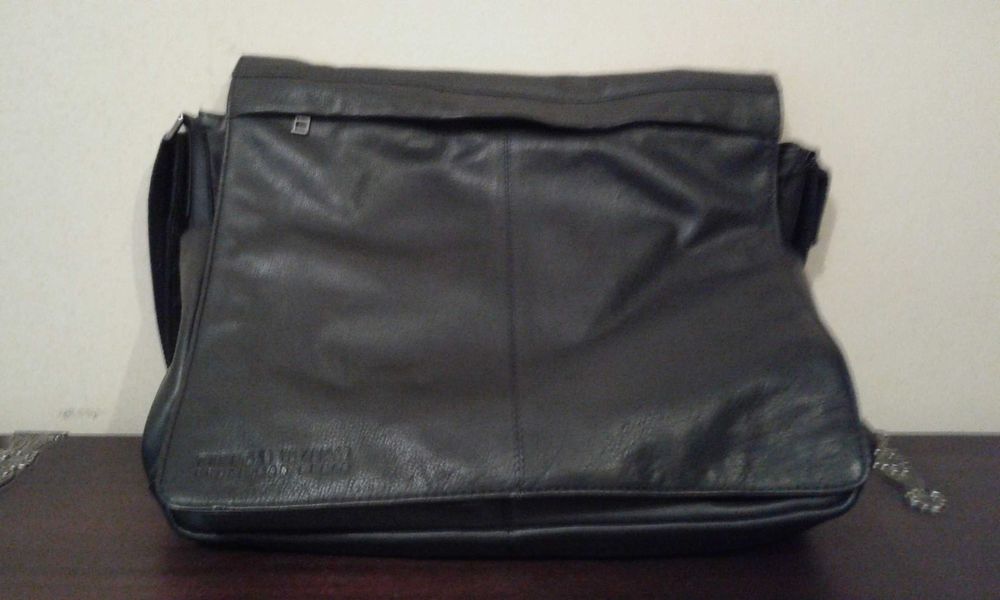 Mala preta em pele de vaca Tiffosi. Nova. Nunca foi Usada.