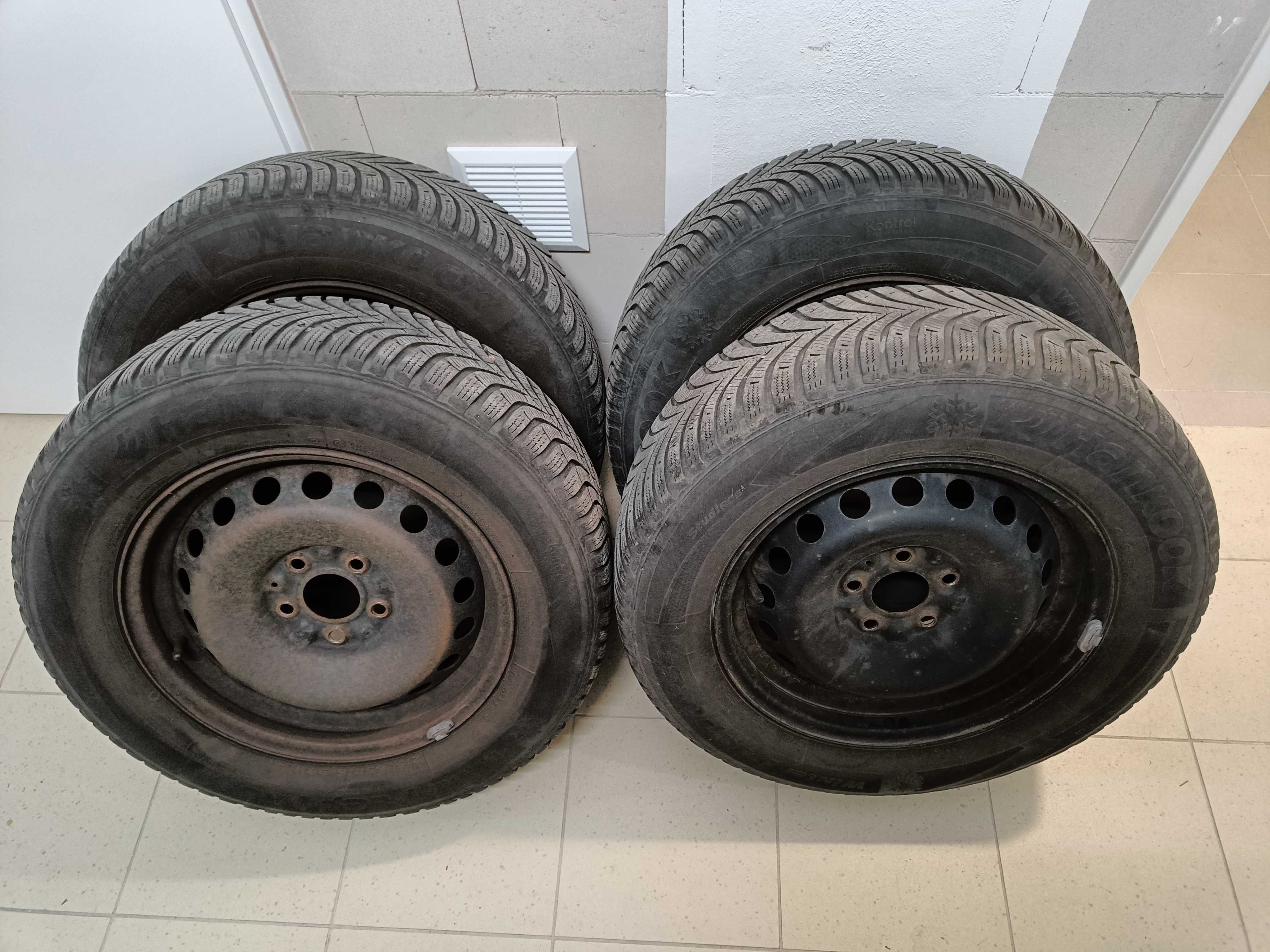 Felgi stal z oponami zimowymi Hankook 215/65 R16 98H, Nissan Qashqai