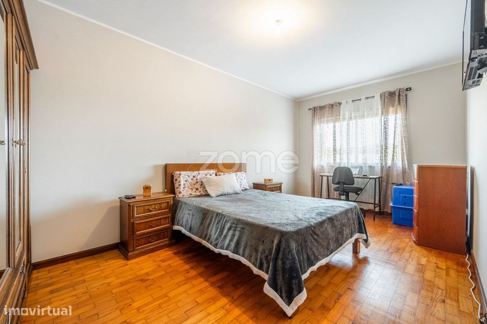 Apartamento T3 com 2 Varandas - Box , Junto à Estação de S. Romão