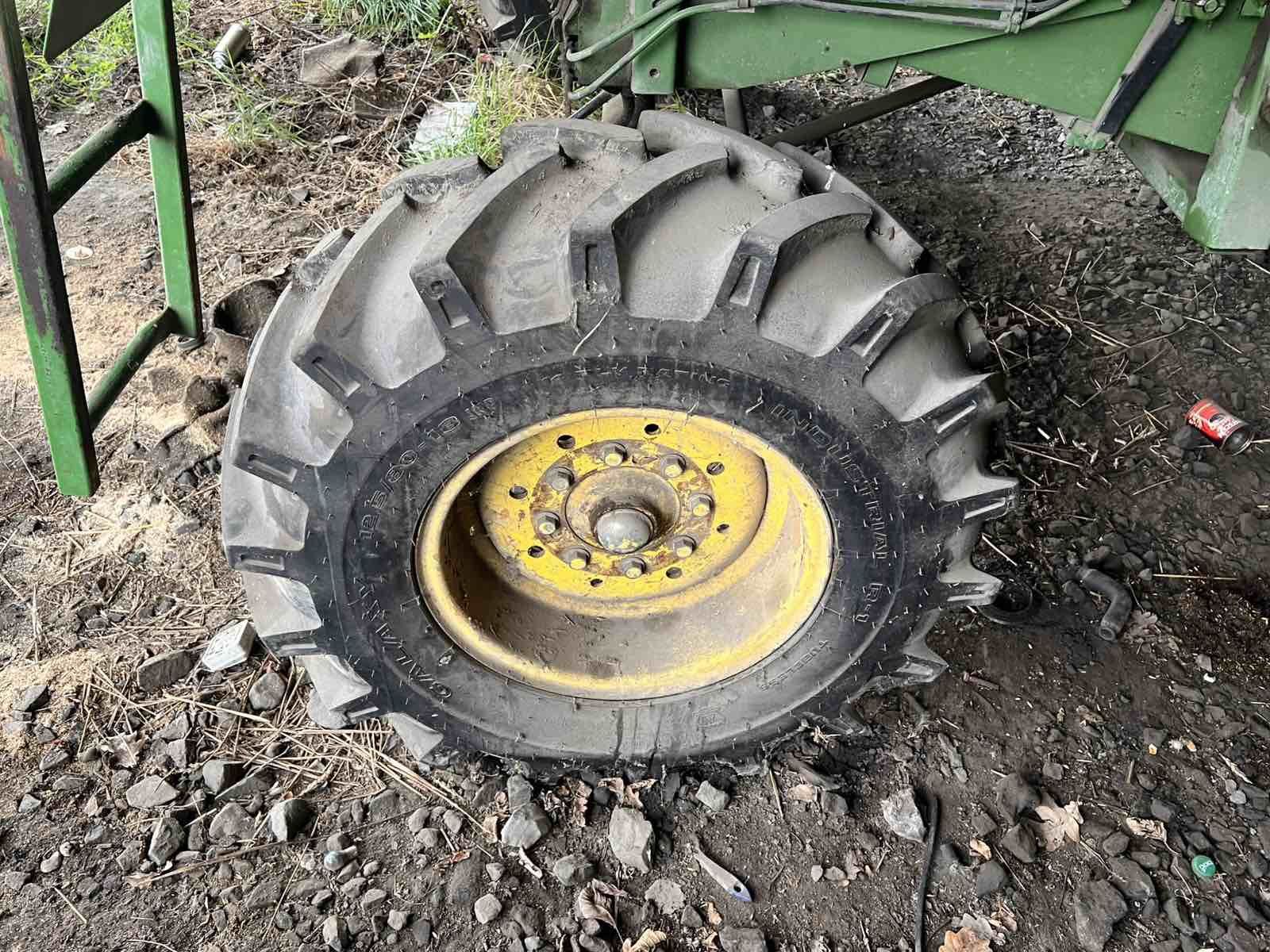 John Deere 1174; 1085 Hydro 4
